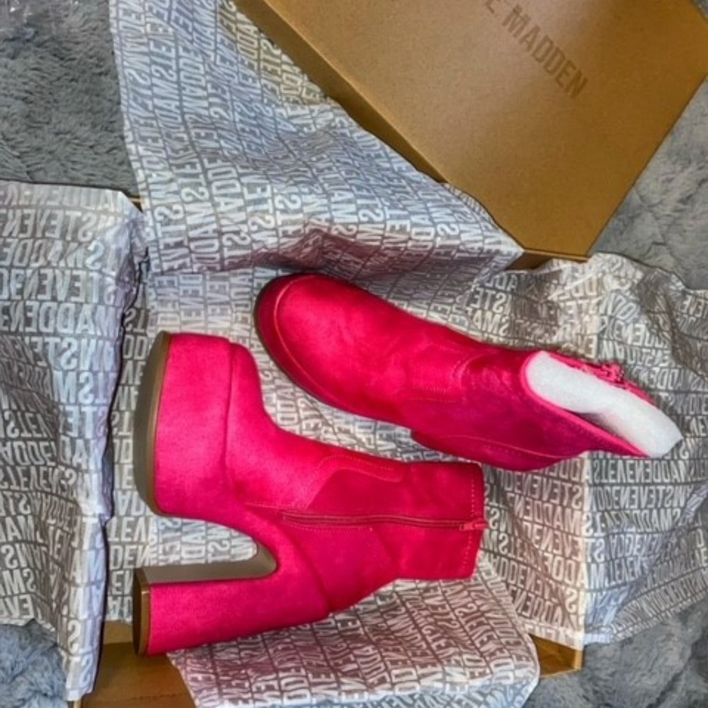 Steve Madden platform "Stassie" boots, Size 6